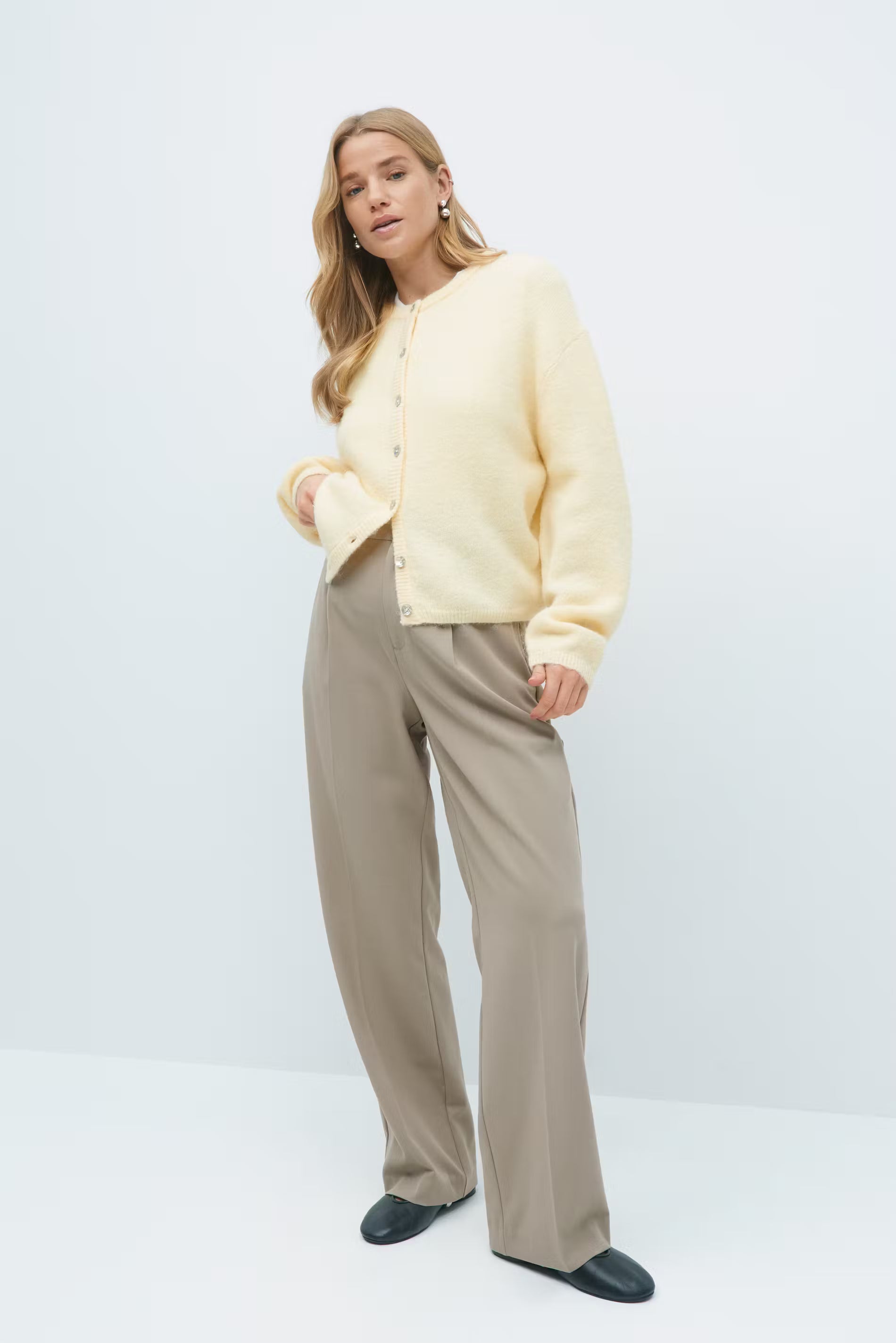 Knitted cardigan - Edel Essential