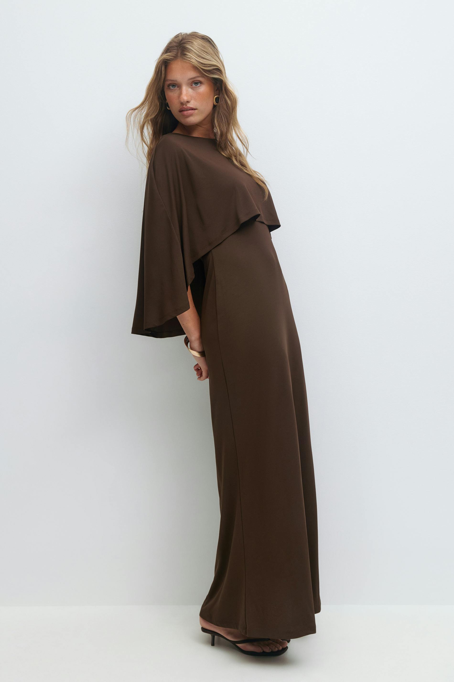 Cape dress - Edel Essential