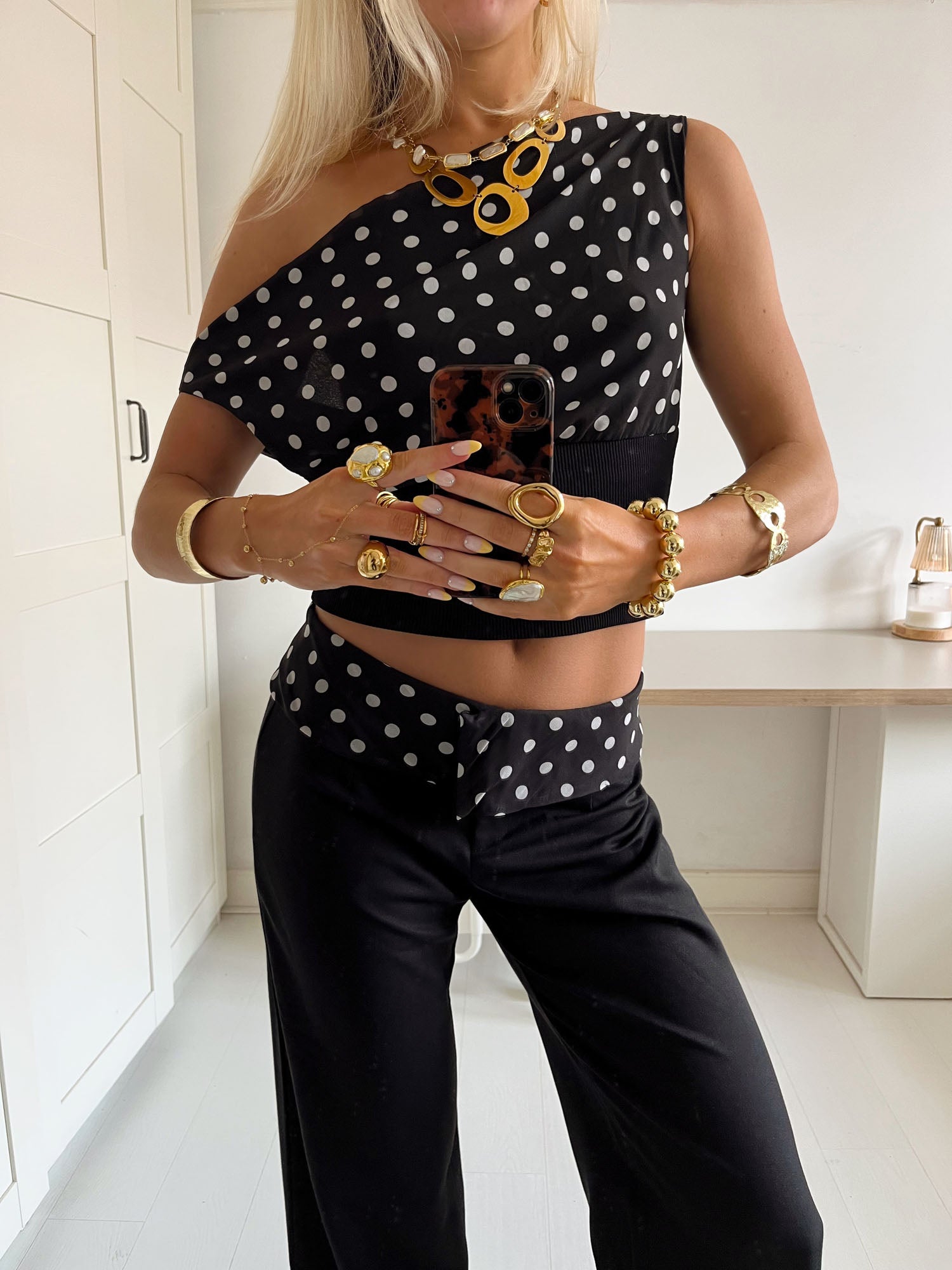 Polka Dotted Top - Black/white - Edel Essential